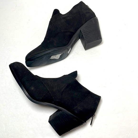 7.5 EILEEN FISHER SHOE BOOTS Black Suede Cross Strap Back Zip Block Heel Booties - Picture 2 of 14